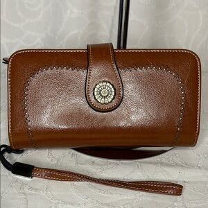 BOSTANTEN rich Brown Leather Women's wallet wristlet. Holds 12 credit cards.